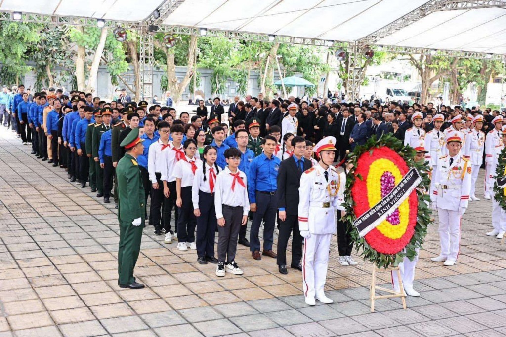 Đoàn đại biểu Đoàn TNCS Hồ Chí Minh và tuổi trẻ Việt Nam viếng Tổng Bí thư Nguyễn Phú Trọng Đoàn đại biểu Đoàn TNCS Hồ Chí Minh và tuổi trẻ Việt Nam viếng Tổng Bí thư Nguyễn Phú Trọng