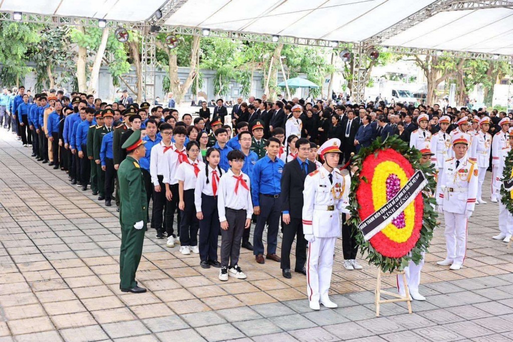 Đoàn đại biểu Đoàn TNCS Hồ Chí Minh và tuổi trẻ Việt Nam viếng Tổng Bí thư Nguyễn Phú Trọng