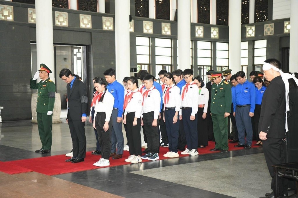 Đoàn đại biểu Đoàn TNCS Hồ Chí Minh và tuổi trẻ Việt Nam viếng Tổng Bí thư Nguyễn Phú Trọng