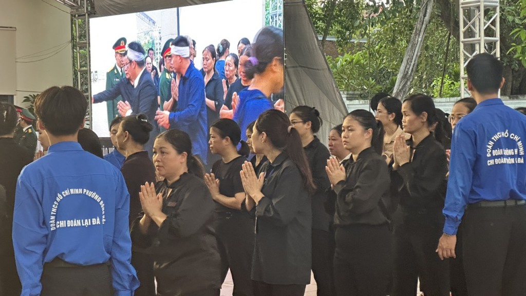 Dòng người nối dài như không dứt để viếng Tổng Bí thư Nguyễn Phú Trọng tại quê nhà