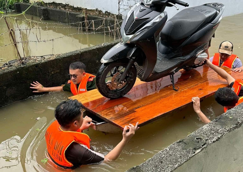 Huy động lực lượng hỗ trợ người dân khắc phục hậu quả mưa lũ