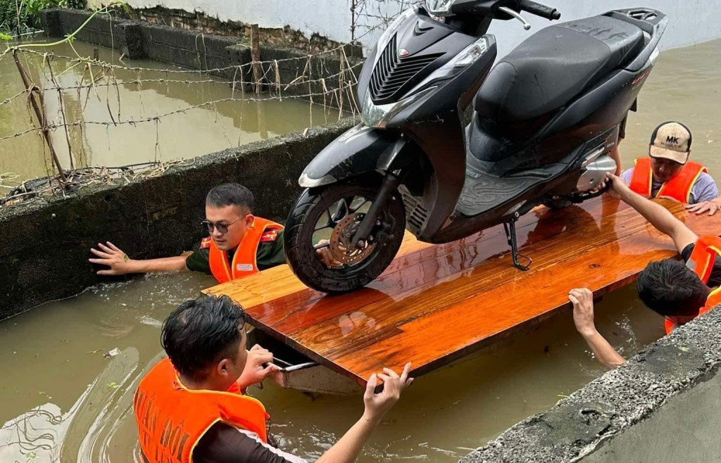 Huy động lực lượng hỗ trợ người dân khắc phục hậu quả mưa lũ