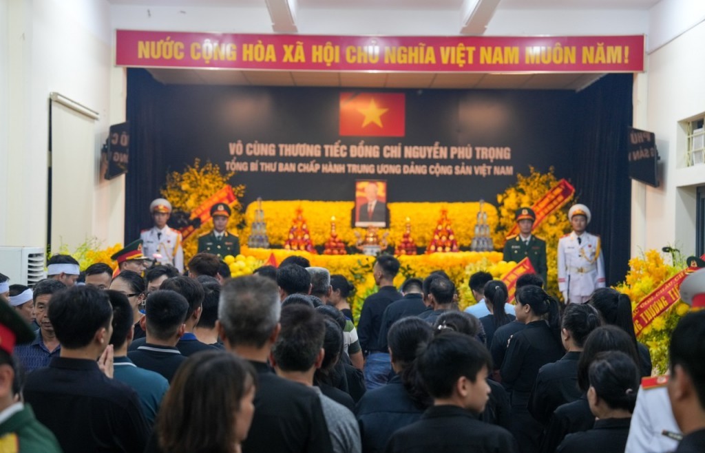 Hơn 1.000 đoàn viếng Tổng Bí thư Nguyễn Phú Trọng tại quê nhà