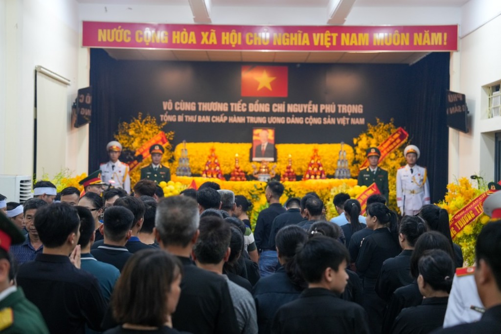 1078 đoàn viếng cố Tổng Bí thư Nguyễn Phú Trọng tại quê nhà