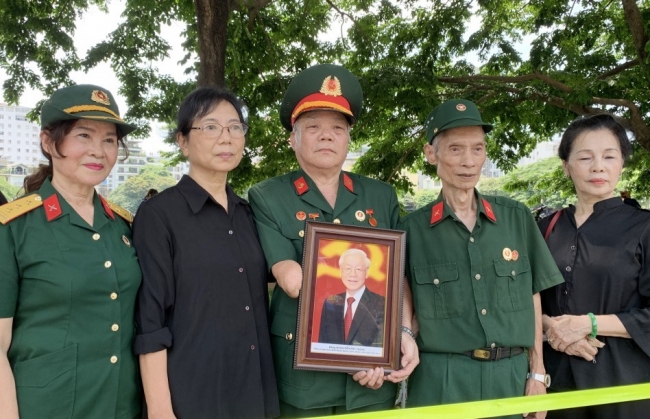 Nước mắt người dân Thủ đô tiễn biệt Tổng Bí thư Nguyễn Phú Trọng!