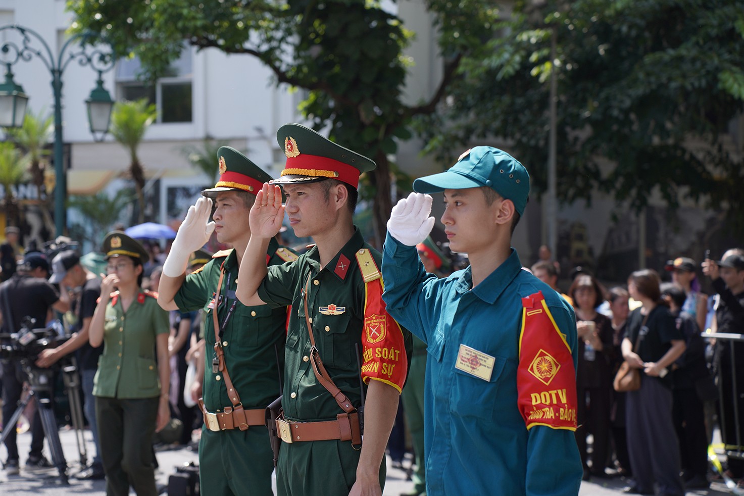 Các lực lượng chức năng chào tiễn biệt đồng chí Nguyễn Phú Trọng