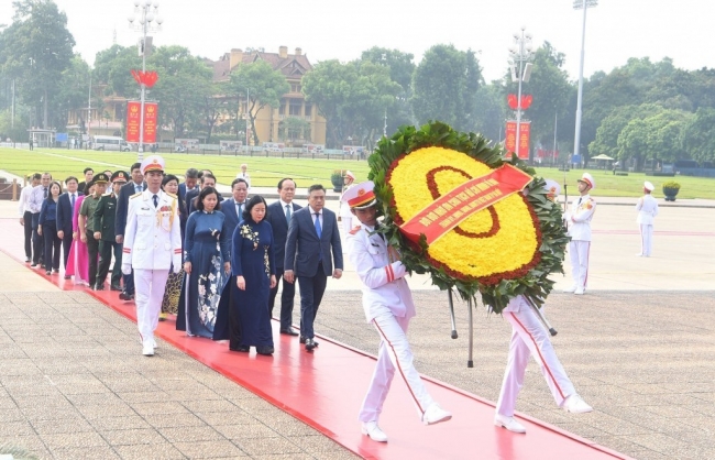 Lãnh đạo TP Hà Nội vào Lăng viếng Chủ tịch Hồ Chí Minh