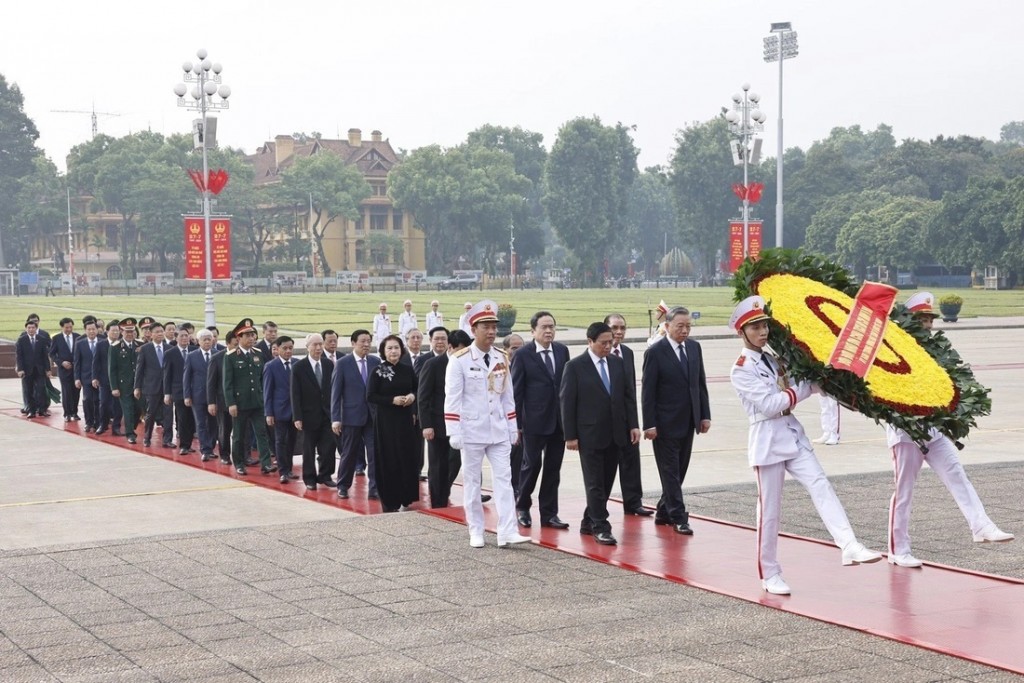 Lãnh đạo Đảng, Nhà nước vào lăng viếng Chủ tịch Hồ Chí Minh và các Anh hùng liệt sỹ