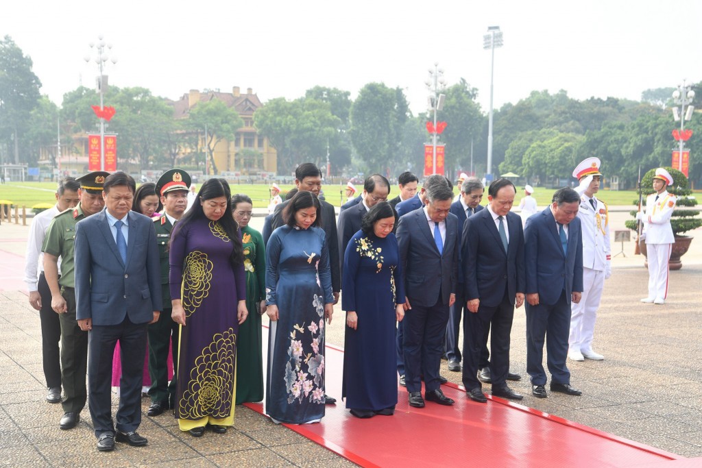 Lãnh đạo TP Hà Nội vào Lăng viếng Chủ tịch Hồ Chí Minh