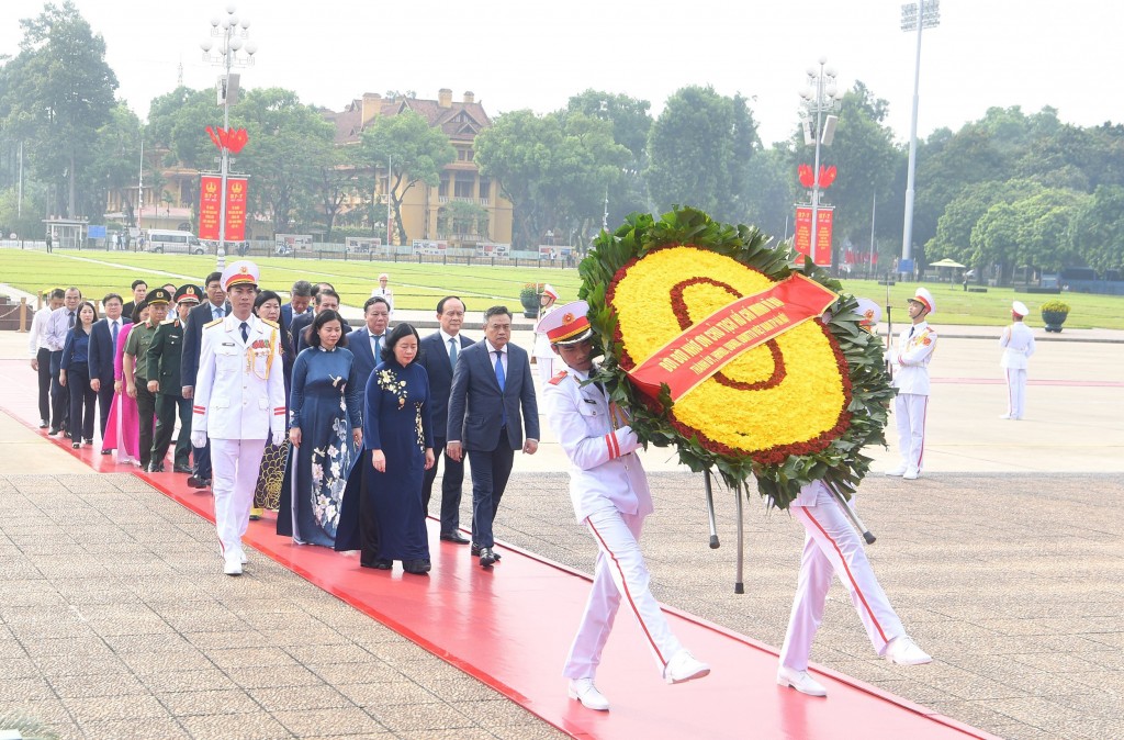 Lãnh đạo TP Hà Nội vào Lăng viếng Chủ tịch Hồ Chí Minh