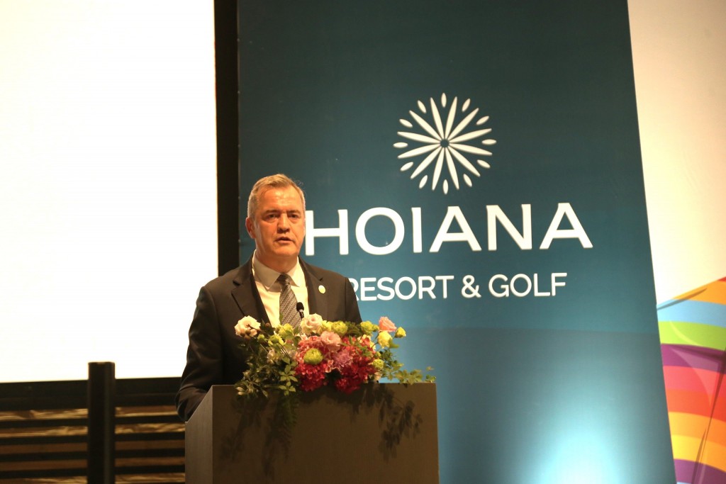 Ông Steven Wolstenholme, Chủ tịch kiêm Tổng giám đốc Khu nghỉ dưỡng Hoiana Resort & Golf phát biểu tại sựu kiện.