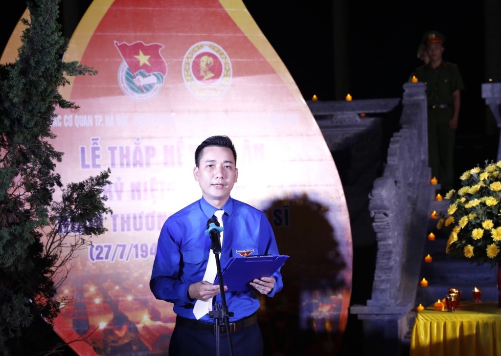 Đồng chí Tô Việt Dũng, Bí thư Huyện đoàn Đông Anh phát biểu tại bổi lễ