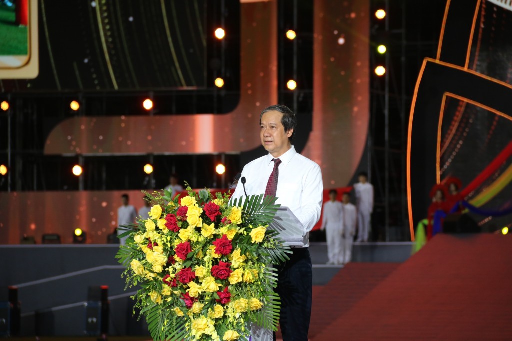 Ủy viên Trung ương Đảng, Bộ trưởng Bộ Giáo dục và Đào tạo Nguyễn Kim Sơn phát biểu khai mạc Hội khỏe Phù Đổng