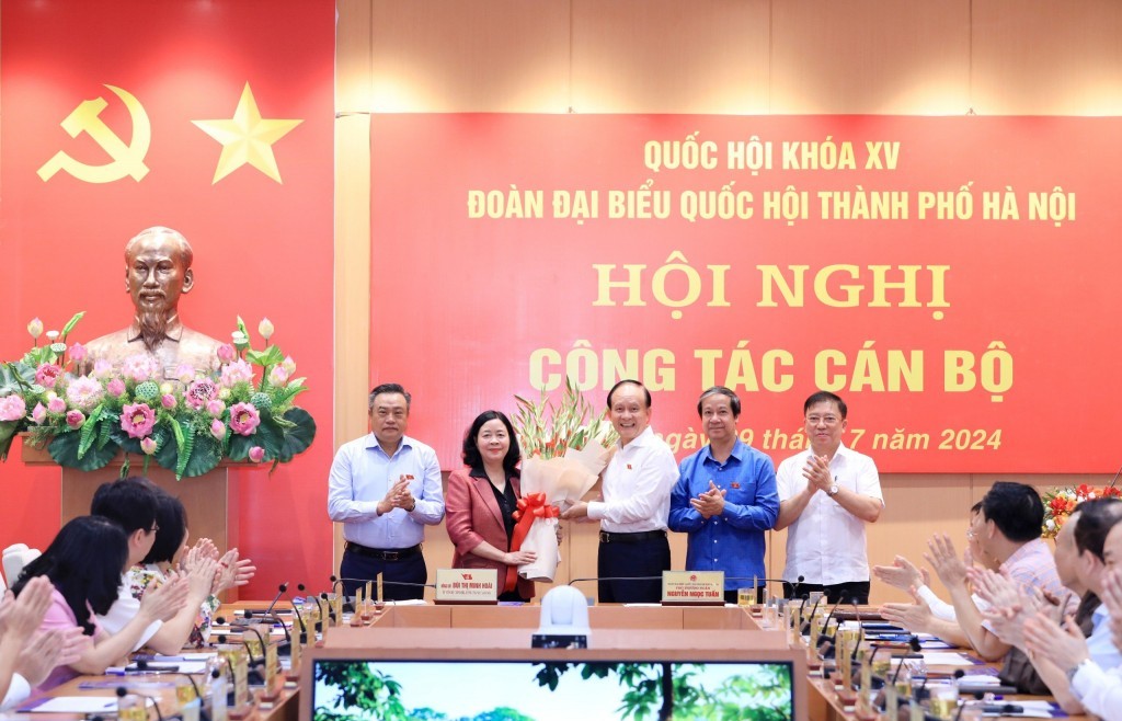 Đồng chí Bùi Thị Minh Hoài làm Trưởng đoàn ĐBQH TP Hà Nội
