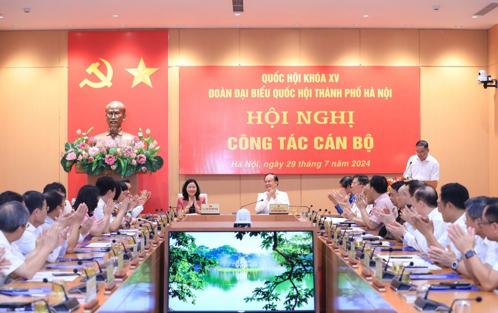 Đồng chí Bùi Thị Minh Hoài làm Trưởng đoàn ĐBQH thành phố Hà Nội