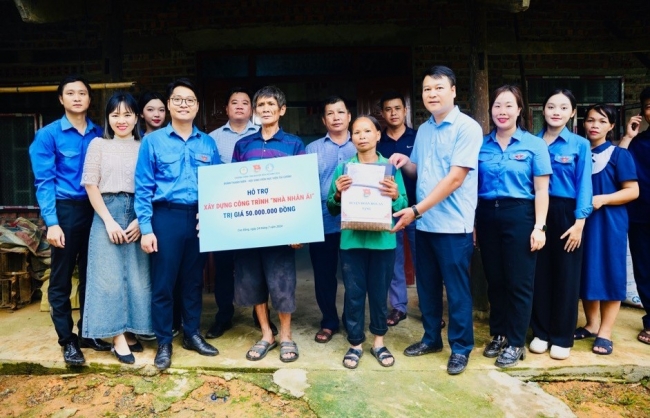 Thanh niên góp sức xây nhà nhân ái ở Cao Bằng