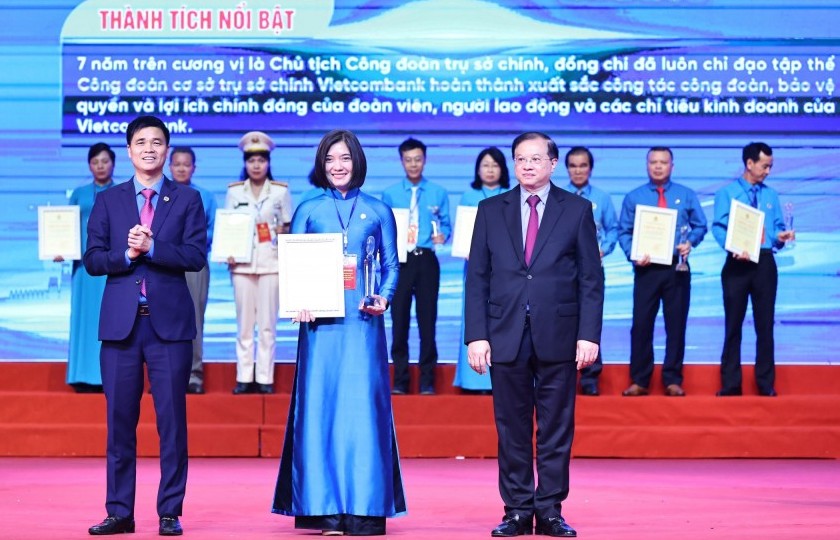 Chủ tịch Công đoàn TSC Vietcombank vinh dự nhận giải thưởng Nguyễn Văn Linh
