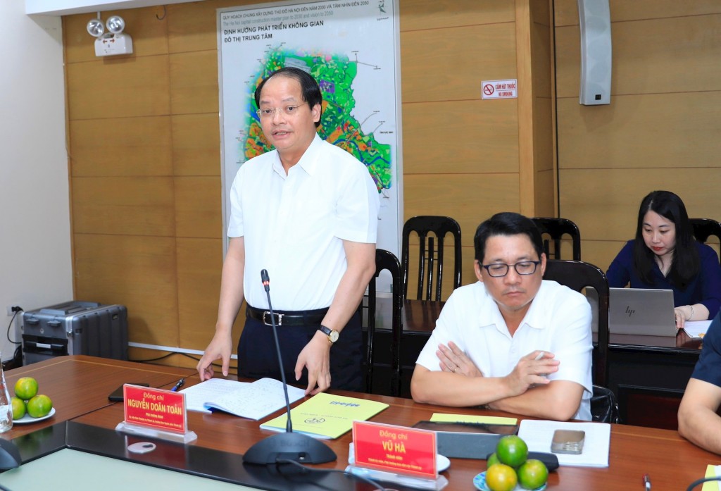 Trưởng ban Tuyên giáo Thành ủy Hà Nội Nguyễn Doãn Toản phát biểu tại buổi kiểm tra. Ảnh: Quang Thái