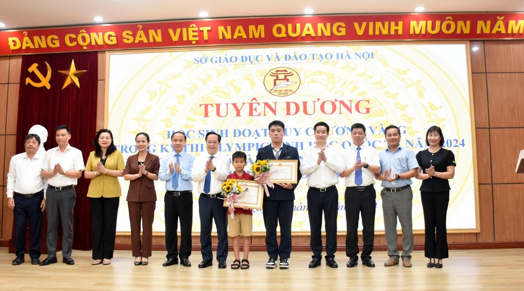 Hà Nội tuyên dương học sinh có thành tích đặc biệt năm 2024