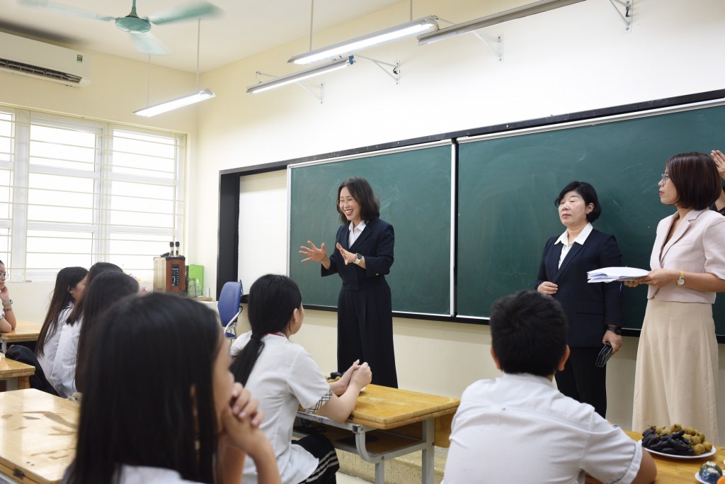 Đoàn giáo dục Hàn Quốc giao lưu với học sinh Thủ đô