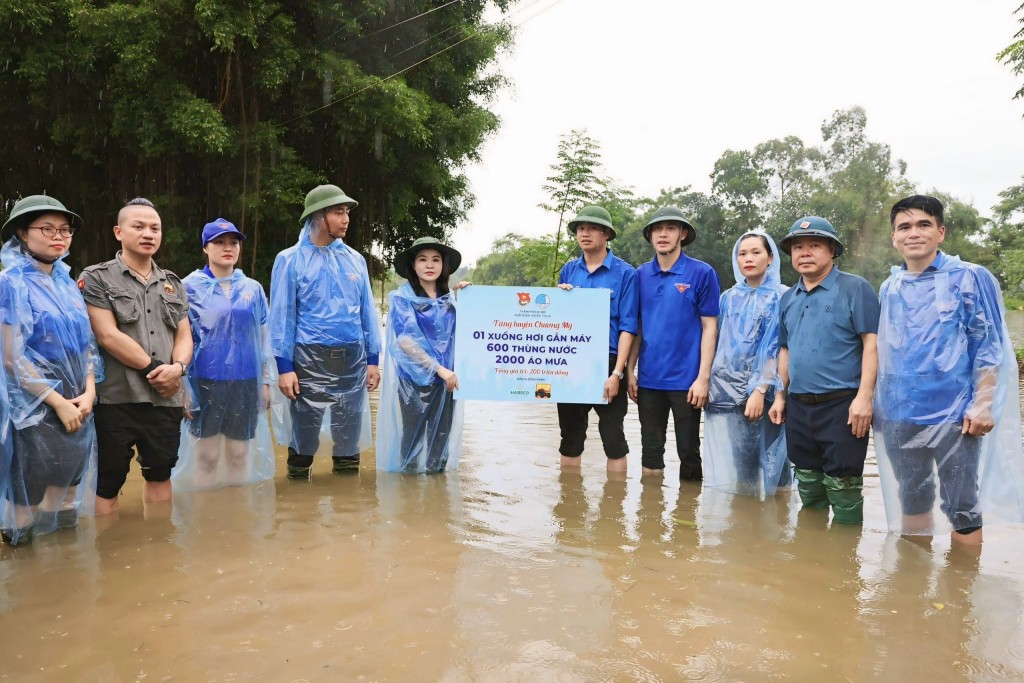 Tuổi trẻ Thủ đô hỗ trợ Nhân dân khắc phục hậu quả mưa lũ