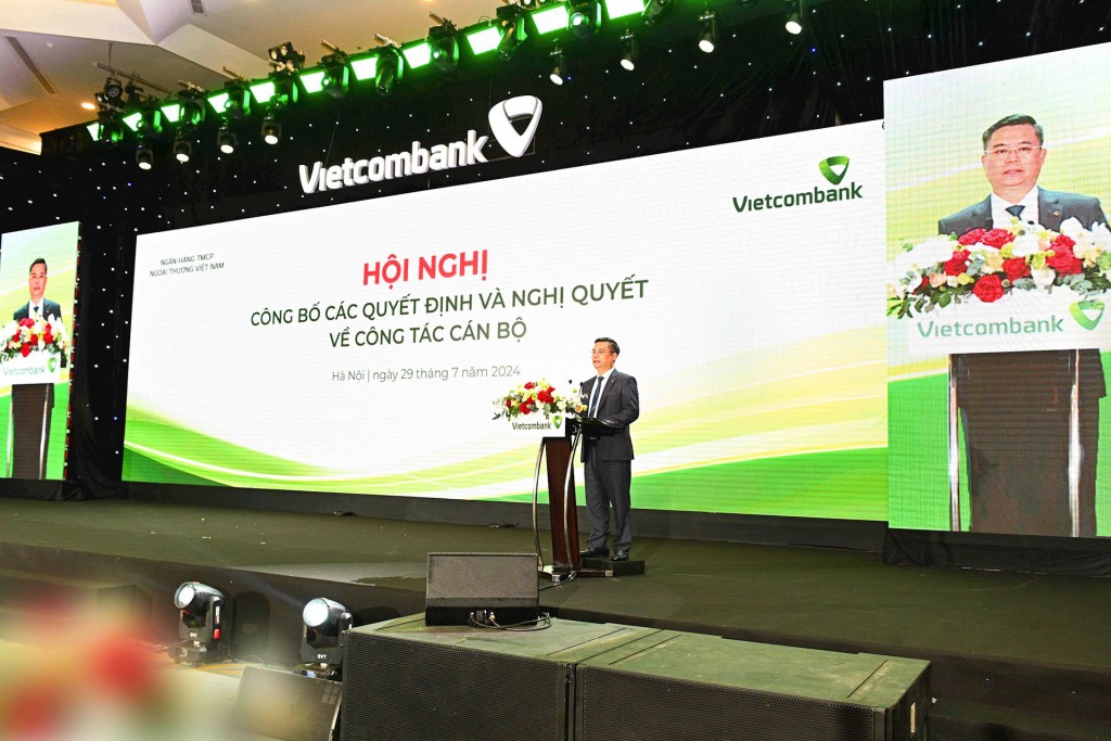 Ông Nguyễn Thanh Tùng - tân Bí thư Đảng ủy, tân Chủ tịch HĐQT phát biểu nhận nhiệm vụ tại Hội nghị