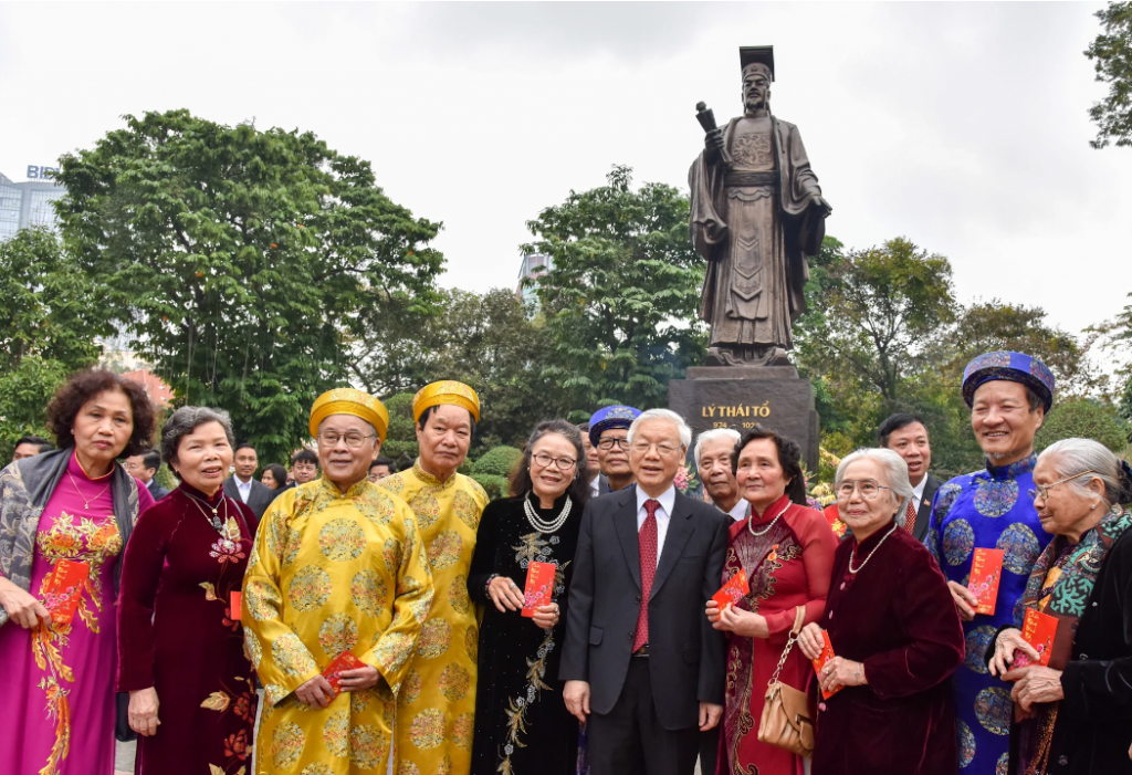 Đón chào Năm mới Đinh Dậu 2017, kỷ niệm 87 năm Ngày thành lập Đảng Cộng sản Việt Nam (3/2/1930-3/2/2017), sáng 28/1 (tức mùng Một Tết), Tổng Bí thư Nguyễn Phú Trọng đã đến thăm, chúc Tết Đảng bộ, chính quyền, nhân dân thành phố Hà Nội.