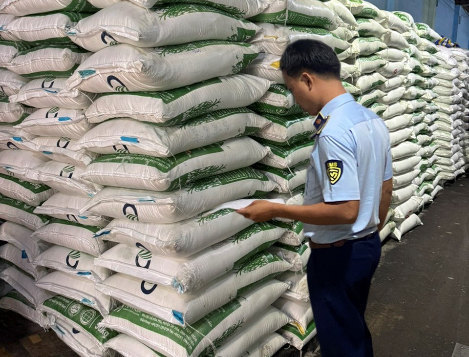 TP Hồ Chí Minh: Phát hiện, xử lý 2 tấn đường cát nhập lậu
