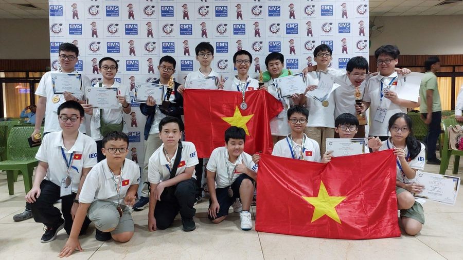 Học sinh Việt Nam nhận giải tại InIMC 2024.