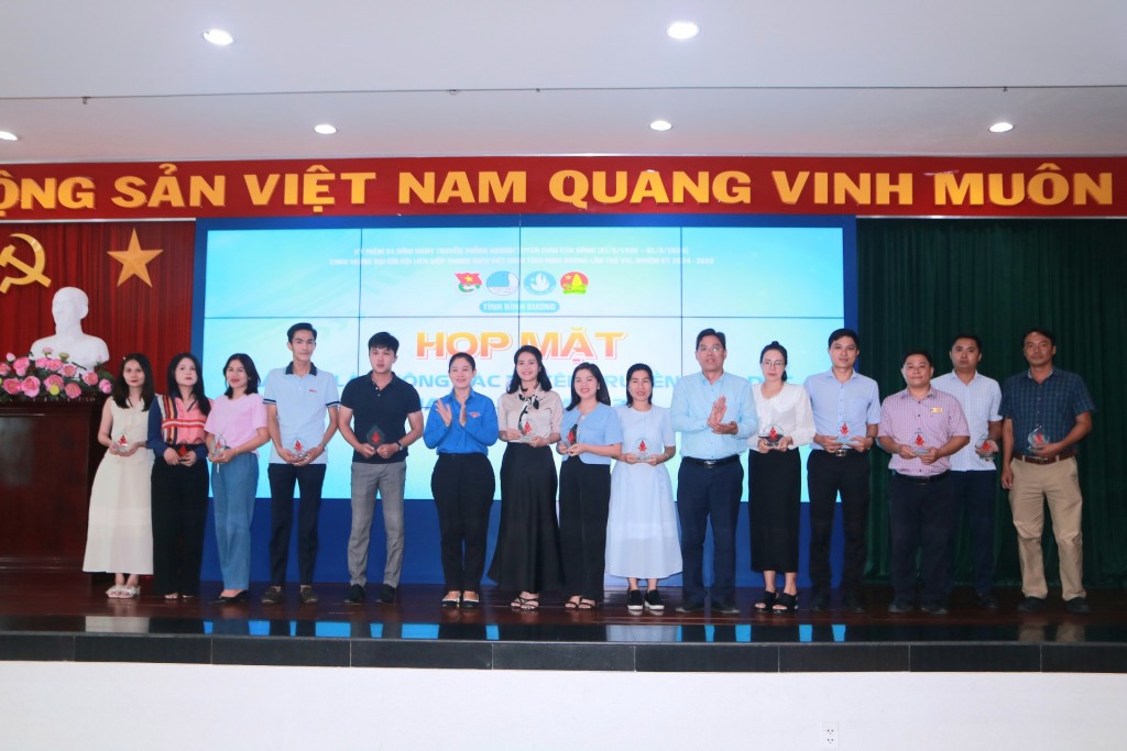 Ban Thường vụ Tỉnh đoàn tri ân lãnh đạo các cơ quan thông tấn, báo chí, các phóng viên báo chí trong và ngoài tỉnh