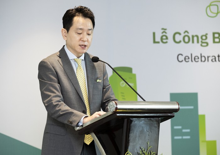 Ông Na Sung Soo – Giám đốc điều hành VNSC phát biểu tại buổi lễ về chính sách phát triển nhân sự trẻ