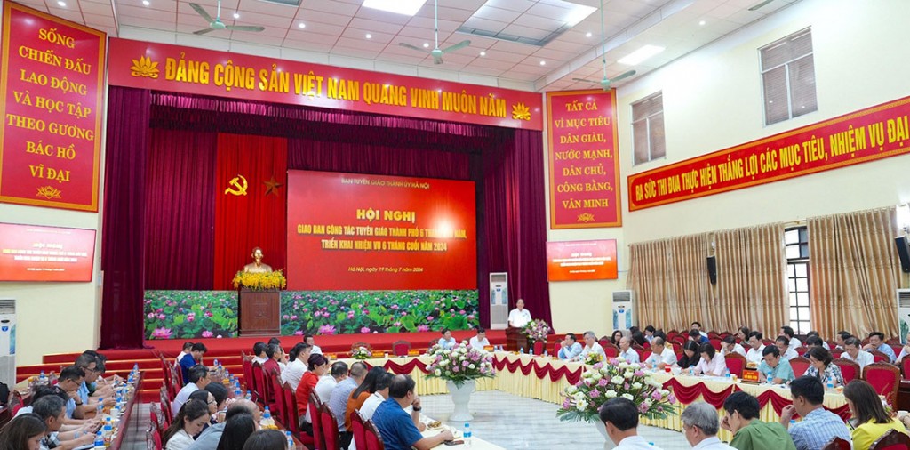Đồng chí Nguyễn Doãn Toản, Ủy viên BTV, Trưởng Ban Tuyên giáo Thành ủy phát biểu tại Hội nghị sơ kết 6 tháng đầu năm 2024 của Ngành tuyên giáo Thủ đô.