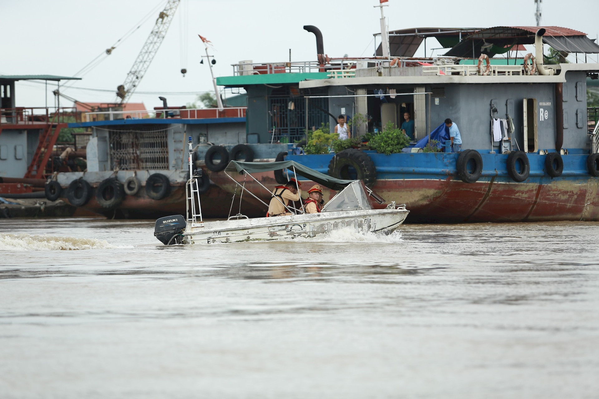 Công an TP Hà Nội khuyến cáo an toàn giao thông đường thủy