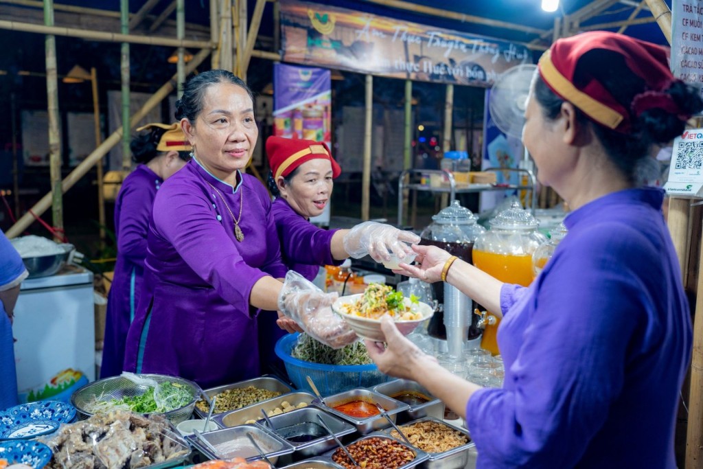Thừa Thiên - Huế được mệnh danh là “Kinh đô ẩm thực”, là vùng đất có bề dày lịch sử văn hóa với truyền thống văn hóa ẩm thực đặc sắc