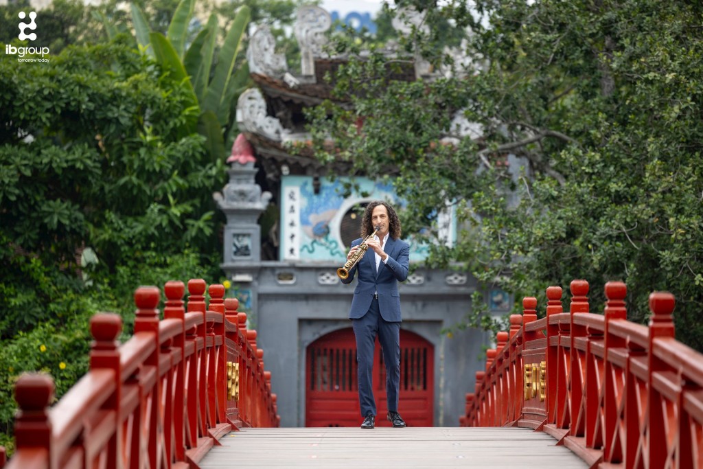 Hình ảnh huyền thoại âm nhạc thế giới Kenny G trong MV âm nhạc “Going home” quảng bá văn hóa, du lịch Hà Nội
