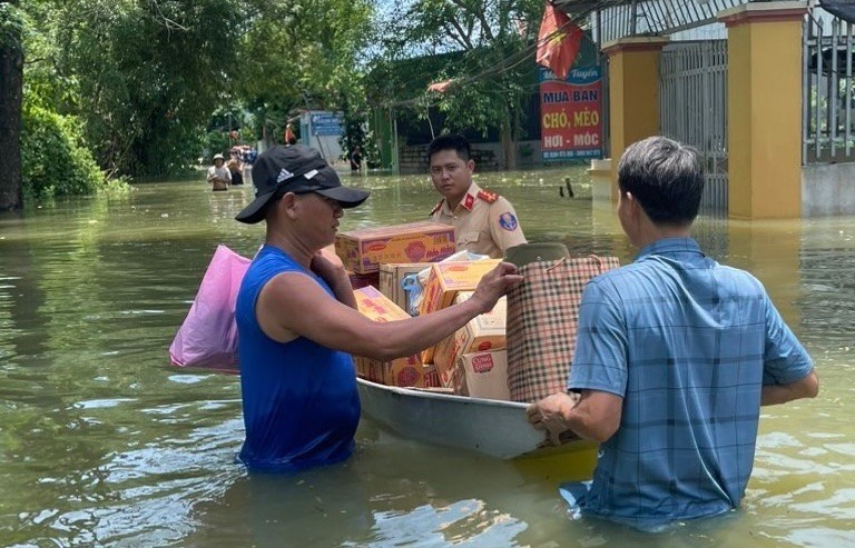 Phòng tránh ngộ độc thực phẩm mùa mưa bão