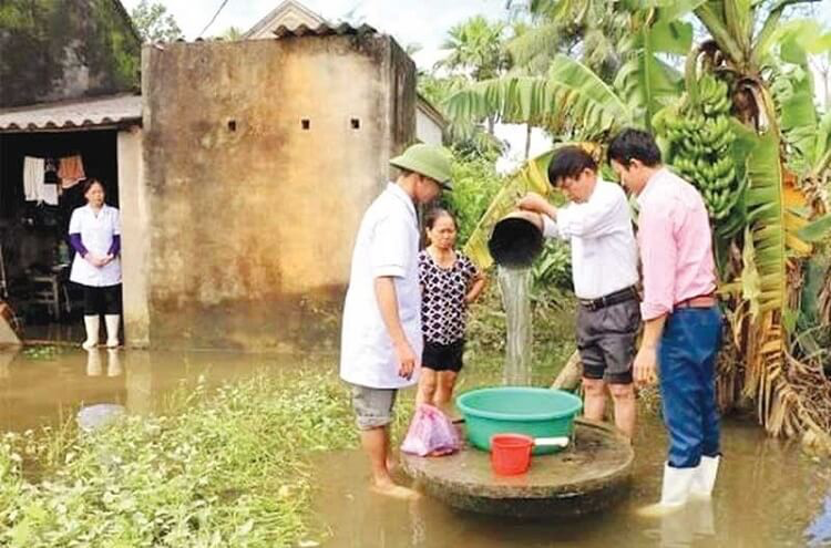 Phòng tránh ngộ độc thực phẩm mùa mưa bão