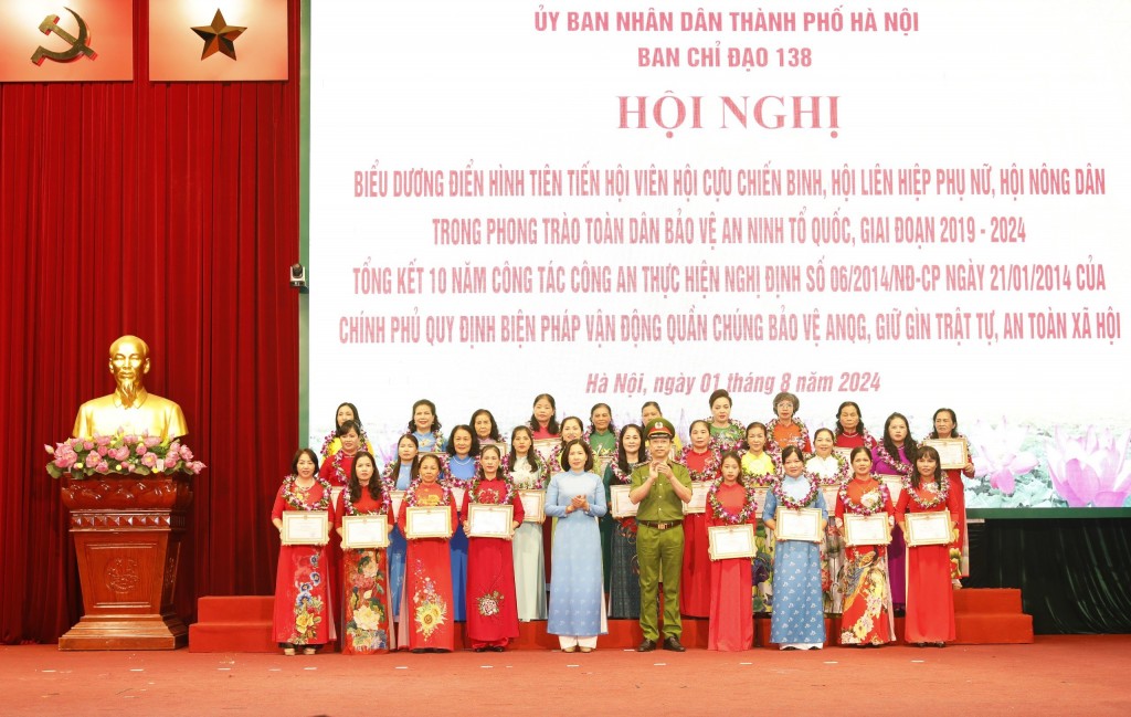 Biểu dương điển hình tiên tiến trong bảo vệ an ninh Tổ quốc