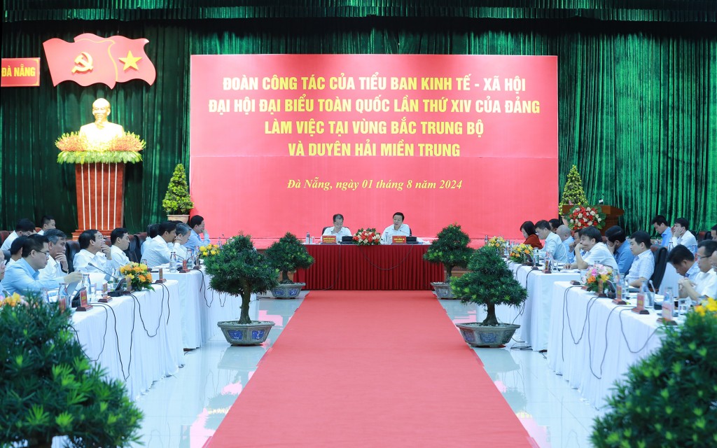 Phó Thủ tướng Trần Hồng Hà cho rằng, trong phát triển nguồn nhân lực chất lượng cao cần thu hút và giữ chân nhân tài, nâng cao chất lượng cán bộ, công chức - Ảnh: VGP/Minh Khôi