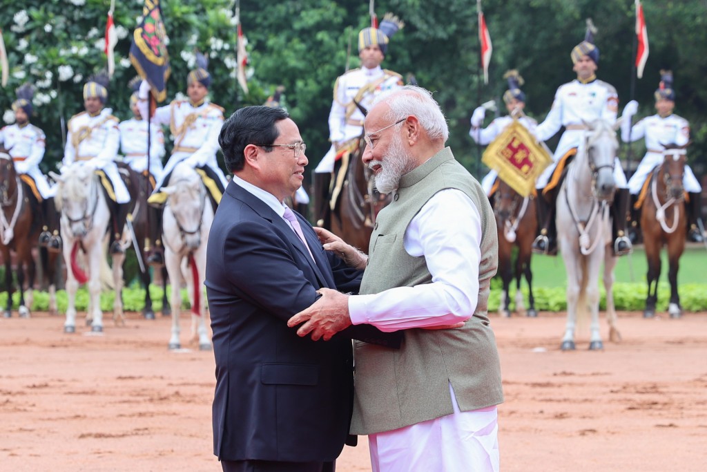 Thủ tướng Ấn Độ Narendra Modi nhiệt liệt chào đón Thủ tướng Phạm Minh Chính thăm cấp Nhà nước tới Ấn Độ - Ảnh: VGP/Nhật Bắc