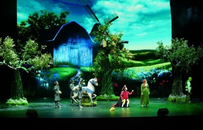 Nhạc kịch Shrek "bùng nổ" trên sân khấu lớn nhất Hà Nội