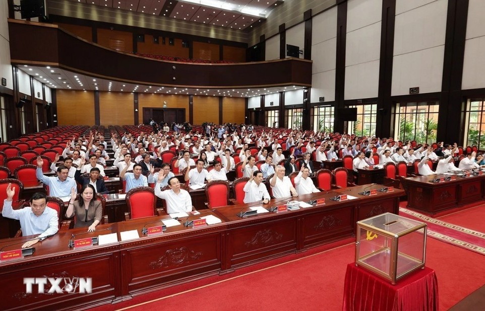 Ban Chấp hành Trung ương Đảng xem xét về công tác cán bộ