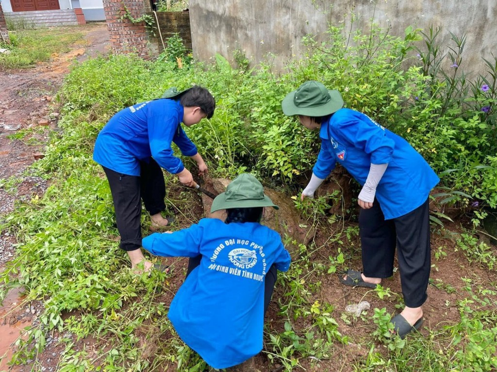  Đội Sinh viên tình nguyện trường Đại học Phương Đông đã hoàn thành xuất sắc nhiệm vụ trong chiến dịch Mùa hè xanh năm 2024, tại xã Vũ Bình, huyện Lạc Sơn, tỉnh Hoà Bình với rất nhiều phần việc, công trình ý nghĩa, sáng tạo, lan toả những điều tích cực của màu áo xanh, khép lại một mùa hè rực rỡ.