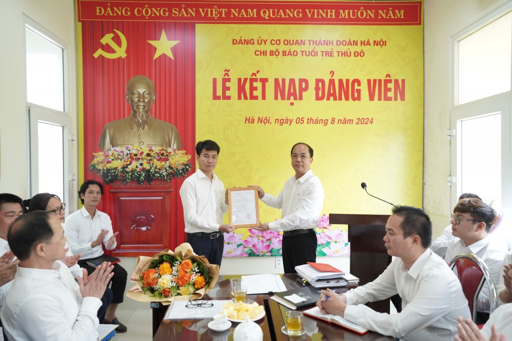 Trao tặng Kỷ niệm chương 