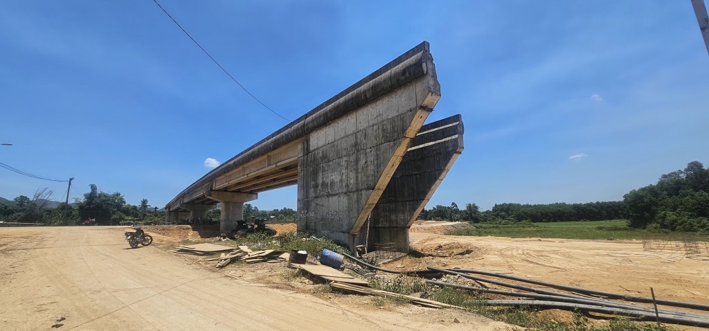 Đà Nẵng: Điều tra một phụ nữ tử vong tại công trường cao tốc