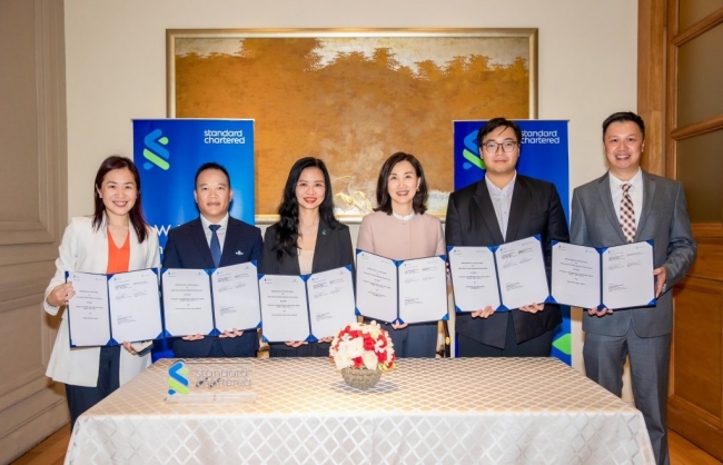 Standard Chartered và khách hàng ký kết biên bản ghi nhớ cùng khám phá cơ hội phát triển kinh doanh giữa Việt Nam - Hong Kong