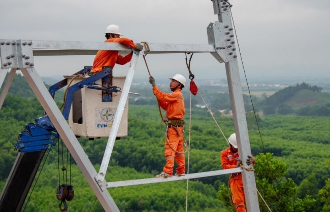 EVN cấp điện ổn định trong tháng mưa bão tăng cao