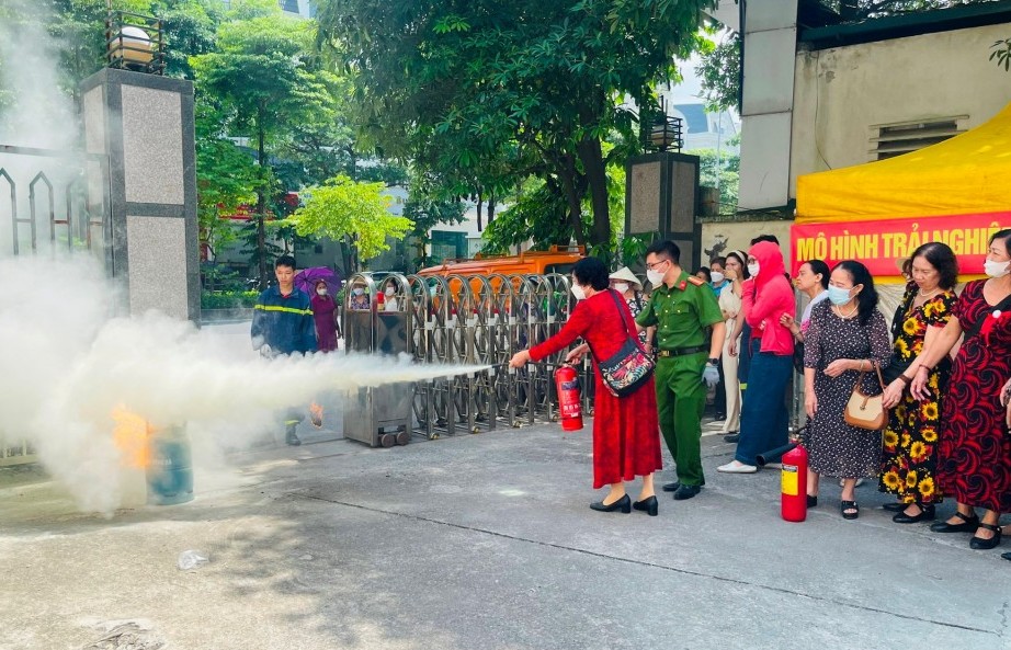 Tập huấn kỹ năng phòng cháy cho hơn 150 cán bộ phụ nữ