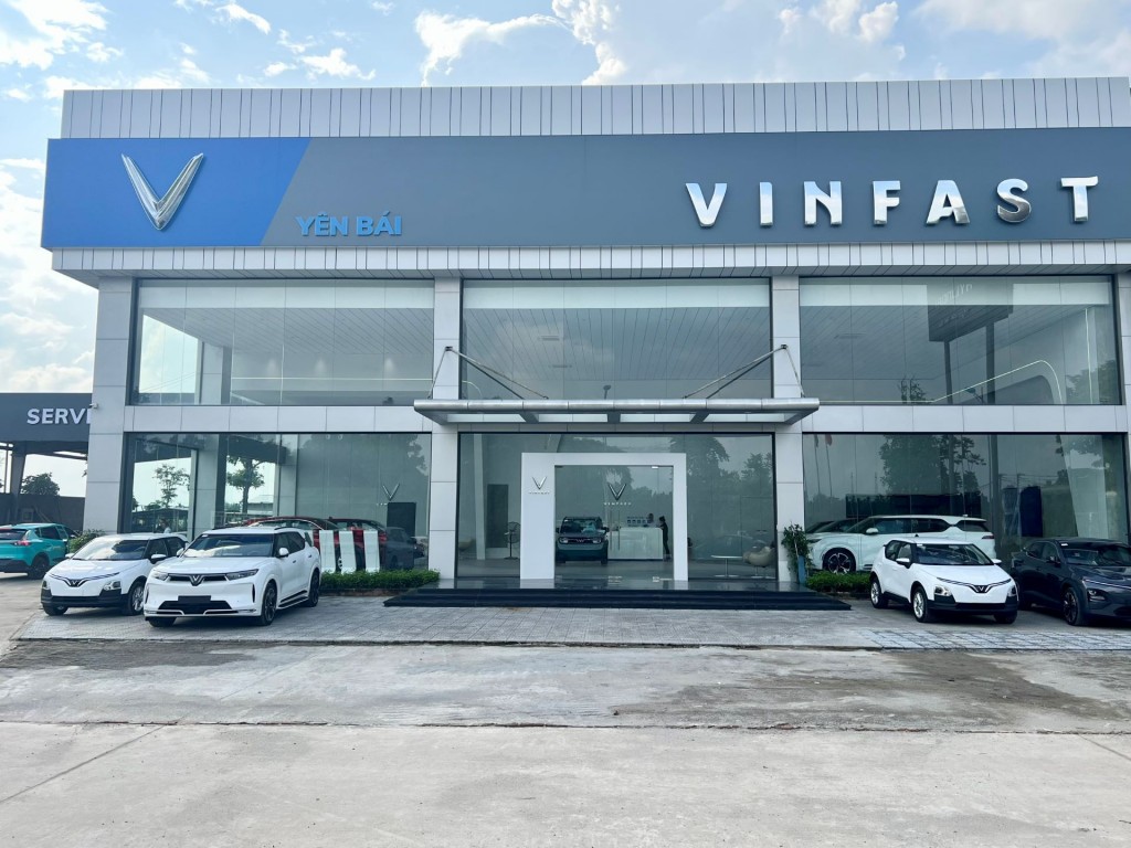 Ngày càng nhiều nhà phân phối “khủng” gia nhập mạng lưới của VinFast (Ảnh: Showroom Yên Bái của HBC Bình Minh).