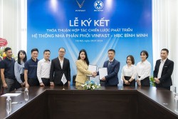 Nhà phân phối đồng loạt bỏ xe xăng chuyển sang kinh doanh ô tô điện VinFast